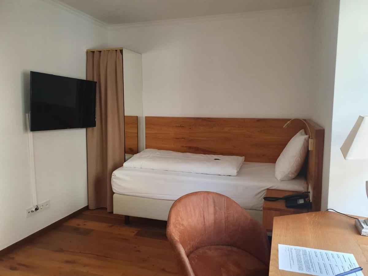 Hotel Schierlinger Braeustueberl Екстериор снимка