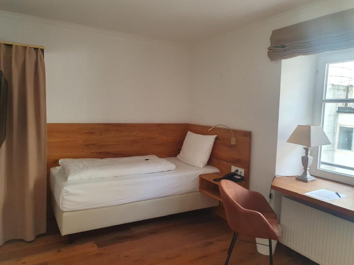 Hotel Schierlinger Braeustueberl Екстериор снимка